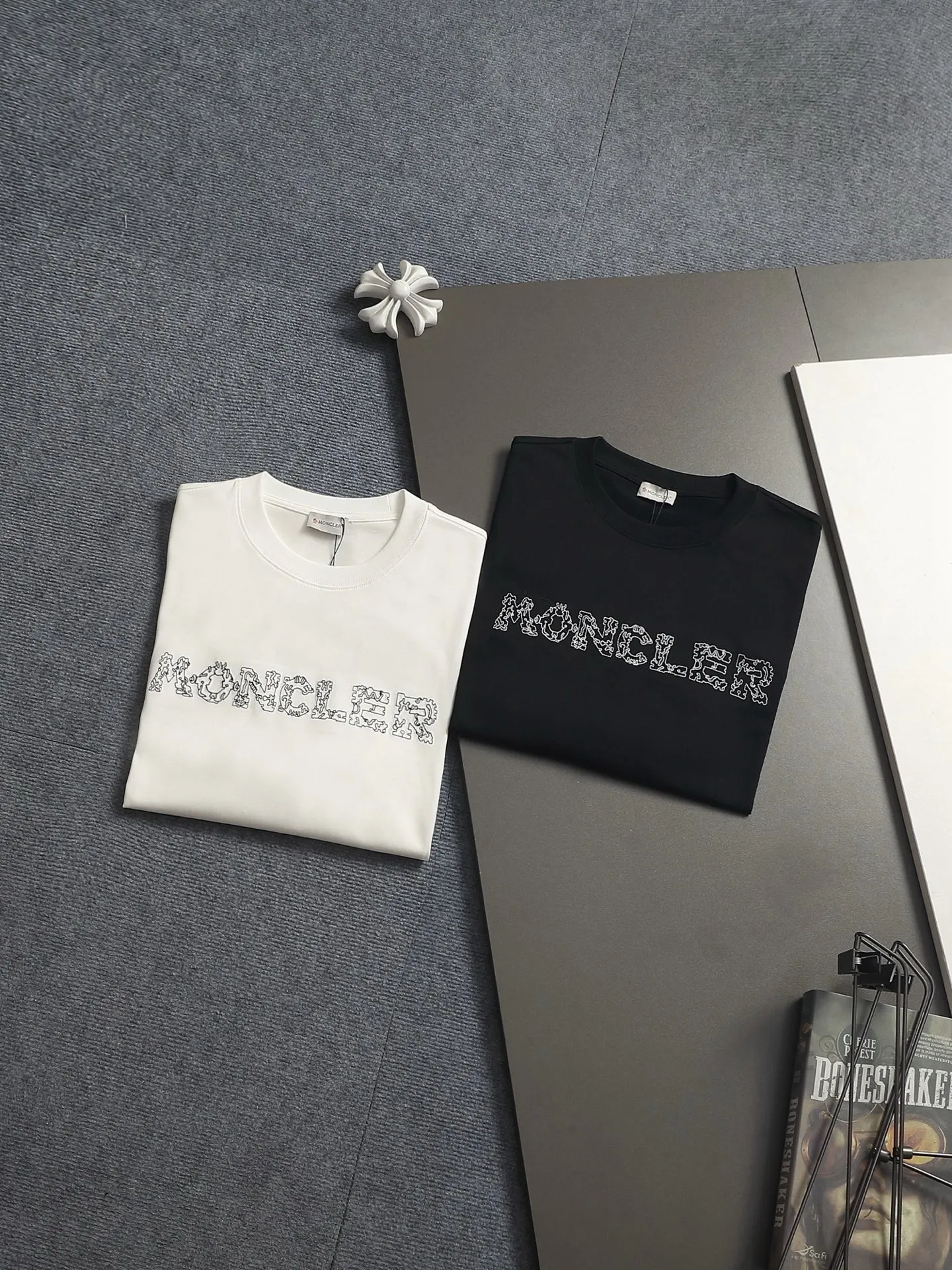 MONCLER LOGO 🪡 Logo ， Retro Same Style T 260 Versatile : Black White Size：XS~L